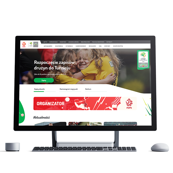 Ekran prezentujący portal z wiadomościami sportowymi Polskiego Związku Piłki Nożnej (PZPN).