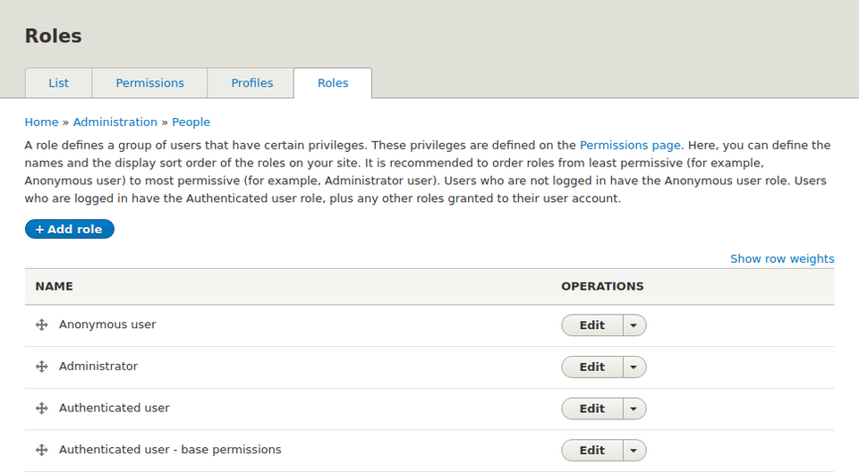 Lista wszystkich dostępnych ról na naszej stronie w Drupalu, widoczna na stronie Roles