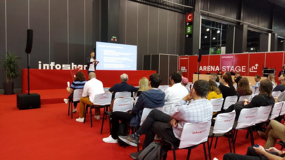 Infoshare 2023 to konferencja w Gdańsku, na której poruszane są tematy technologiczne i marketingowe.