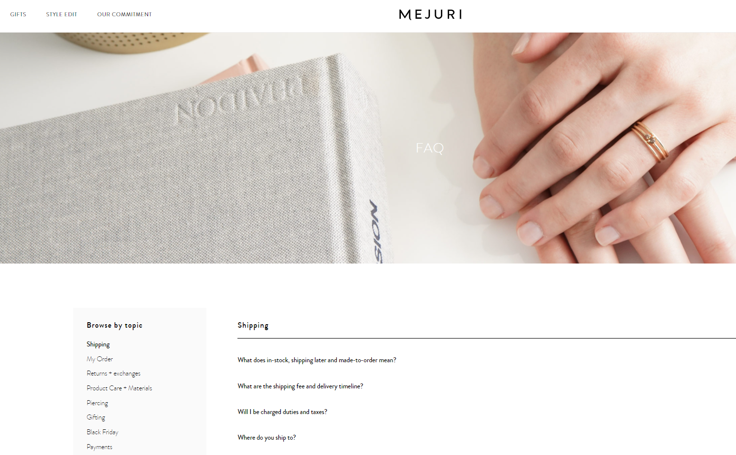 Firma Mejuri posiada minimalistyczną stronę FAQ