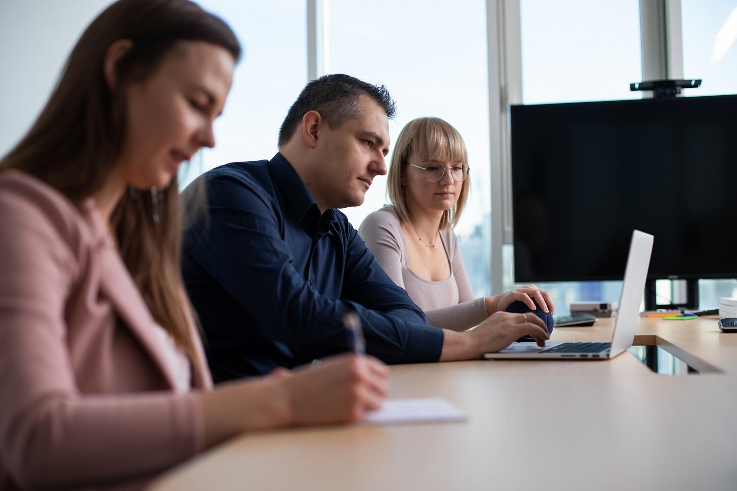 Płatne szkolenie z DDEV i Platform.sh jest dla freelancerów, specjalistów IT, developerów i innych.