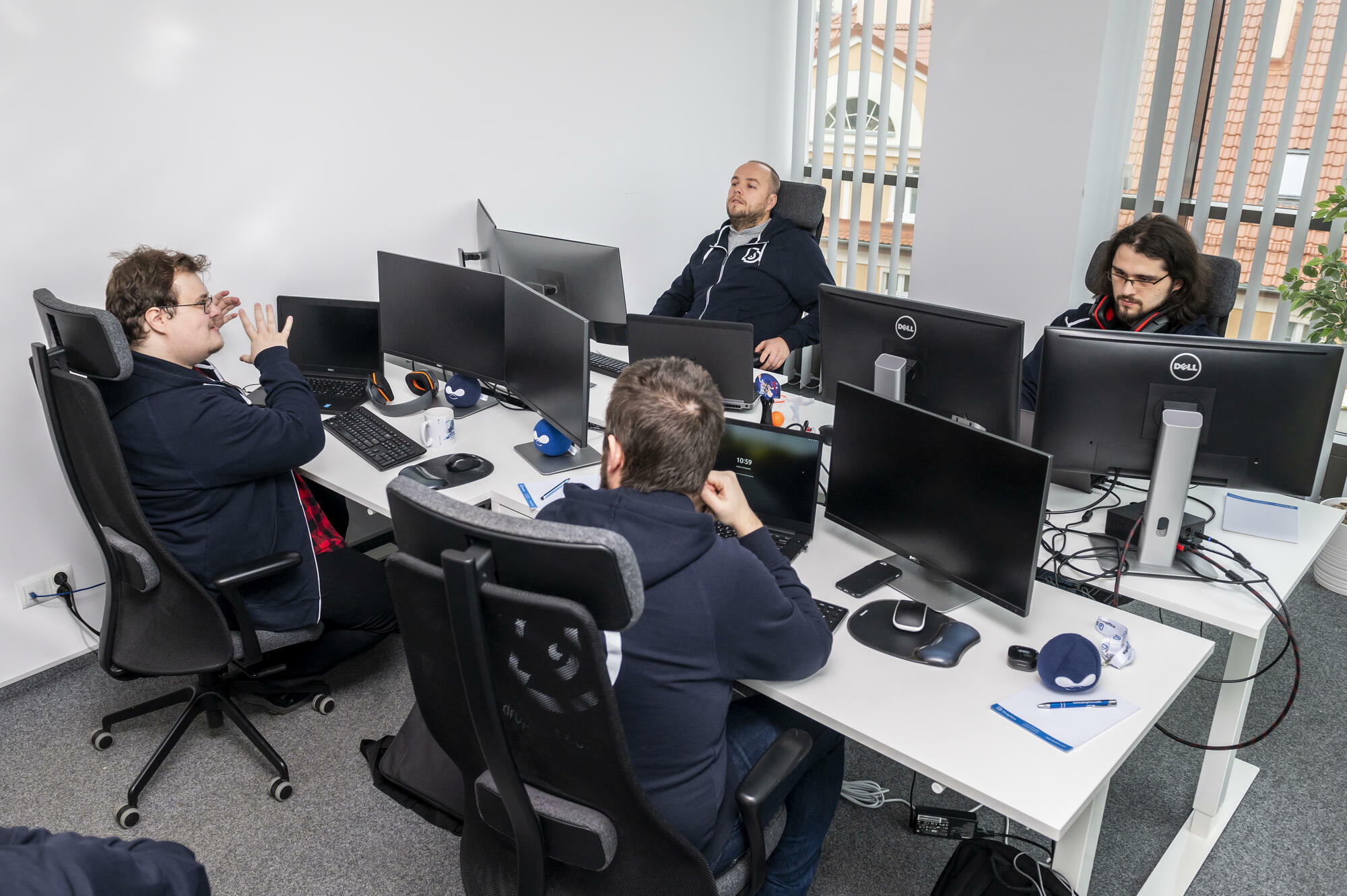 Zespół Droptica realizuje aktualizacje Drupala do wersji 10, aby zadbać o bezpieczeństwo strony.