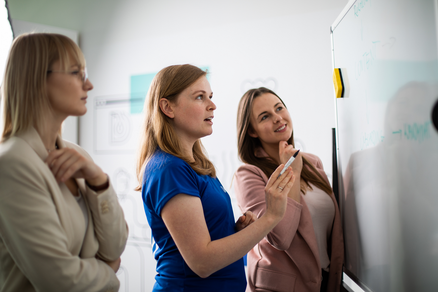 Zespół Droptica tworzy łatwe w edycji portale informacyjne, aby redaktorzy mogli elastycznie zarządzać treścią. 