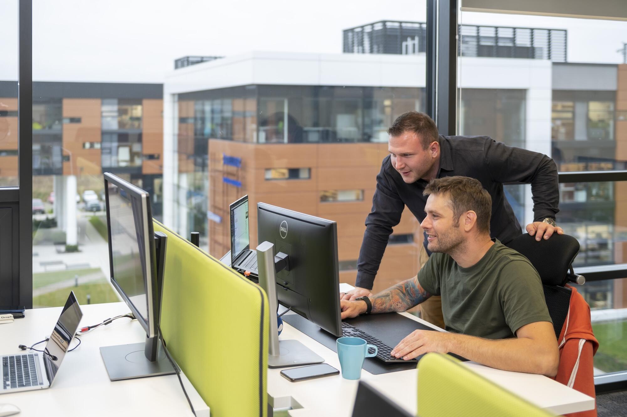 Usługi migracji Drupal 7 obejmują analizę, gotowe listy kontrolne i zespół gotowy do pracy.