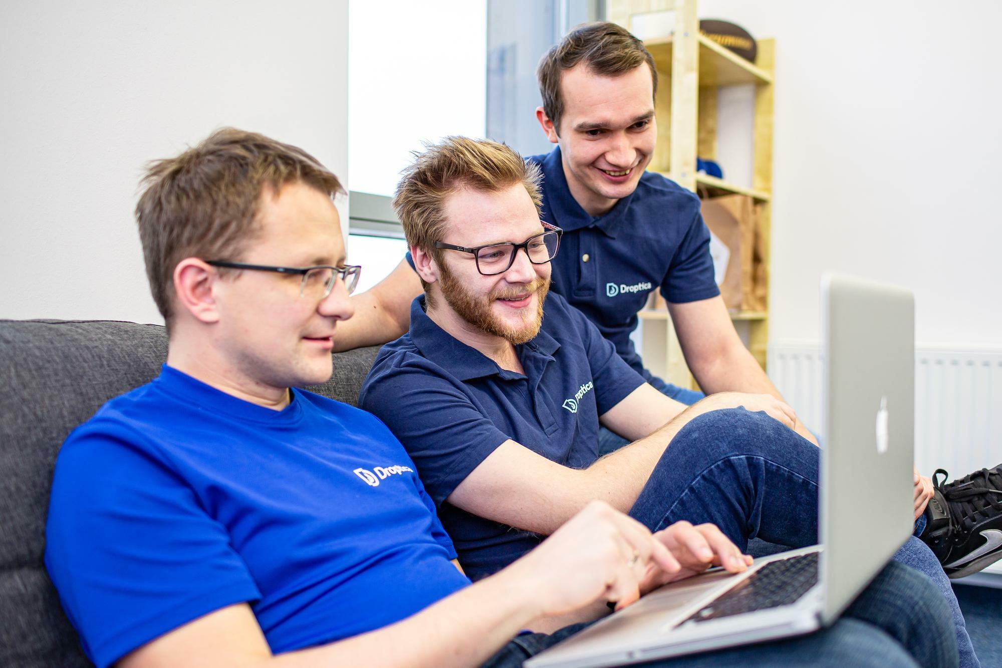 Programiści w Droptica tworzący recipes w Drupalu, których lista jest dostępna na GitHub.